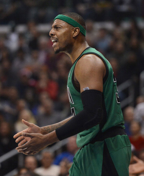 足球报：浙江队花4亿是谣言；韦世豪、李磊先后来做康复（足球报辟谣：浙江队4亿投入不属实，韦世豪、李磊先后进行康复）