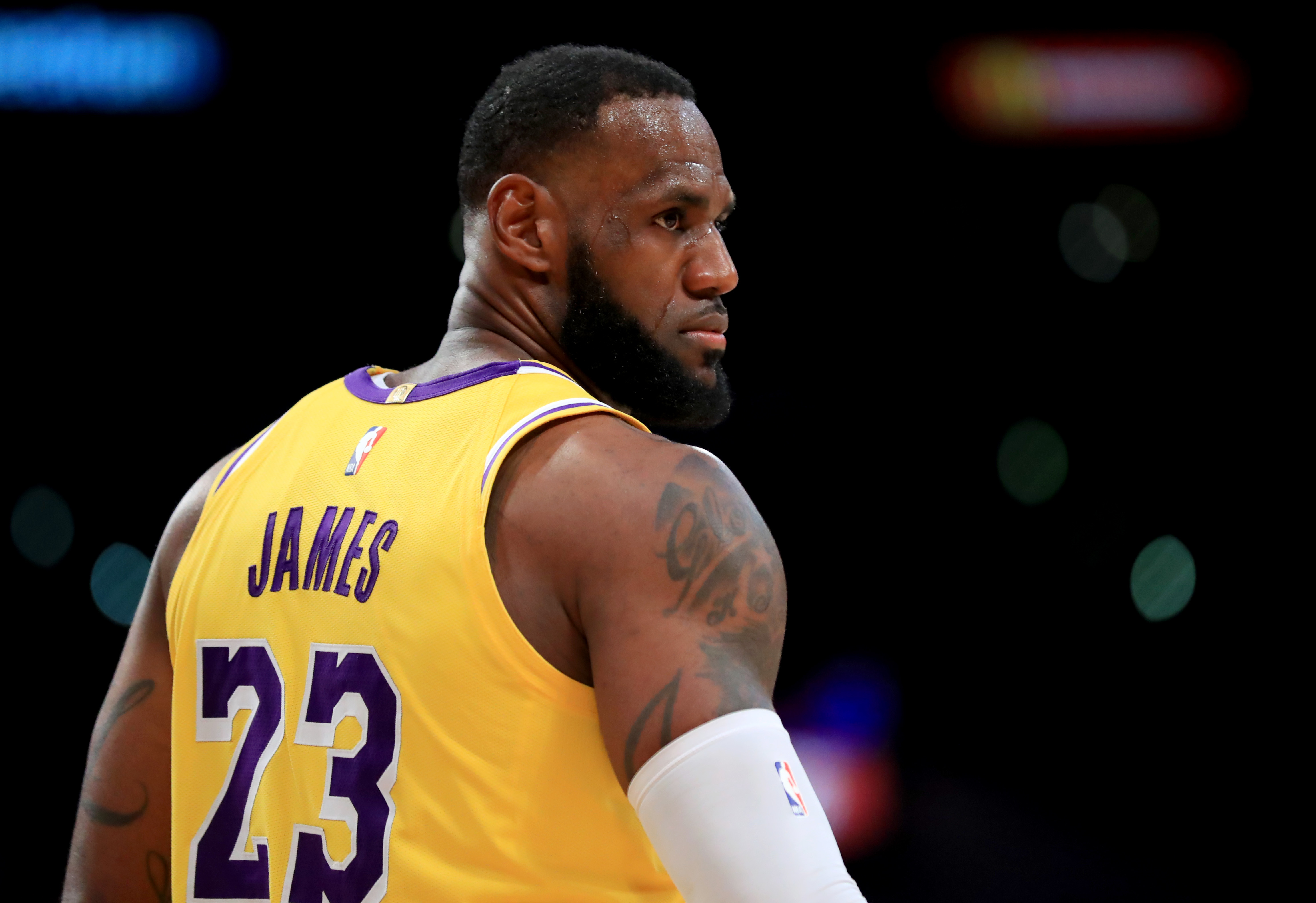 乒乓球混合团体世界杯｜中国队胜法国队（乒乓球混团世界杯： 中国队击败法国队）