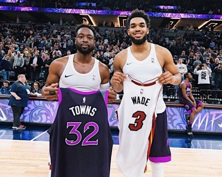 康宁汉姆半场15分7助攻，斯图尔特变身进攻端奇兵（康宁汉姆半场轰15分7助，斯图尔特化身进攻奇兵）