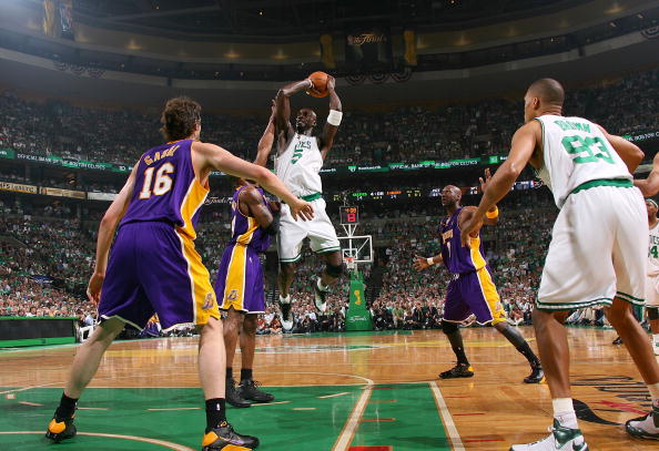 英超半场：泰特、威尔逊破门，维卡里奥送空门，热刺2-0富勒姆（英超半场战报：泰特、威尔逊进球，维卡里奥失误送空门，热刺2-0领先富勒姆）