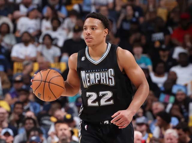 戴帽助爱尔兰进附加赛，帕罗特当选世欧预本轮最佳球员（上演帽子戏法助爱尔兰晋级附加赛，帕罗特荣膺本轮世欧预最佳）