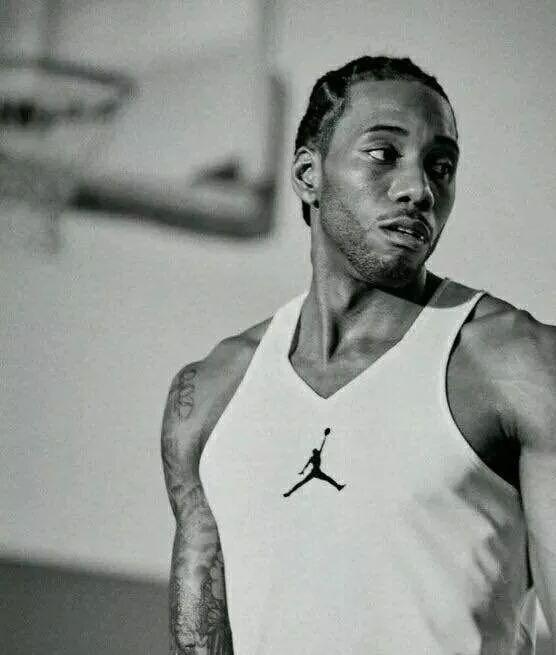 33岁孙兴慜自宣离队，10年热刺生涯收获英超金靴+欧联杯冠军（33岁孙兴慜宣布离开热刺，十年征战收获英超金靴与欧联杯桂冠）