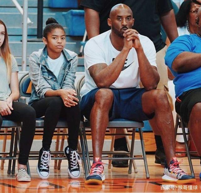 早报：拜仁的四线一十六胜，在我的肩膀上扛着！（早报：拜仁四线齐进已赢16场，一切都扛在我肩上！）