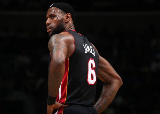 图片报：拜仁内部认为诺伊尔将续约一年，乌尔比希是他接班人（图片报称：拜仁倾向与诺伊尔续约一年，乌尔比希被视为接班人）