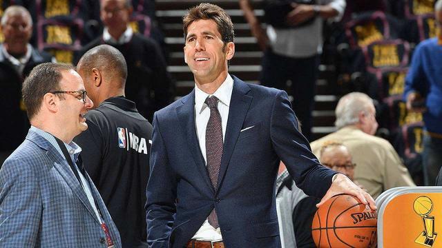 签下多纳鲁马是曼联复兴的信号，新管理层和老八一样高瞻远瞩（多纳鲁马加盟昭示曼联复兴，新管理层远见不输老八）